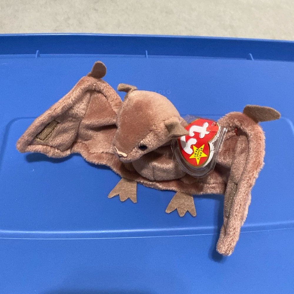 TY Beanie Baby, 1996 Vintage NWT, BATTY the Bat Plush.